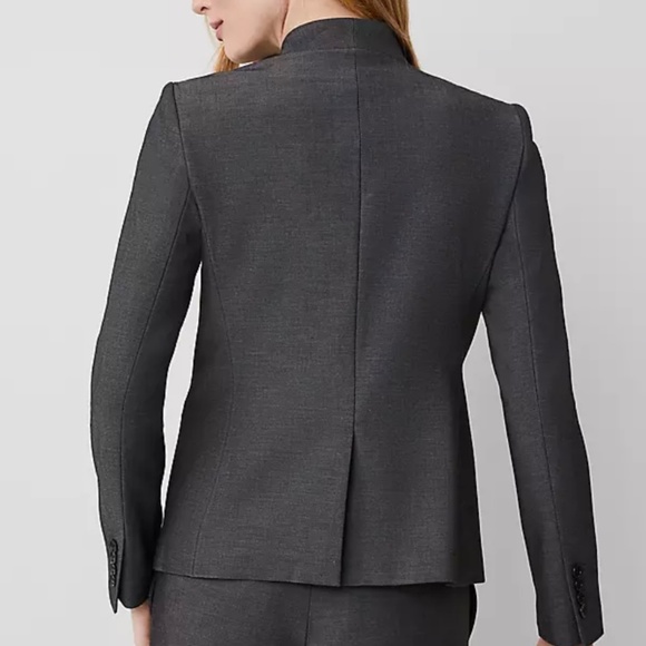 Ann Taylor The Petite Cutaway Blazer in Bi-Stretch Dark Gray Size 12P Preowned - Picture 3 of 16